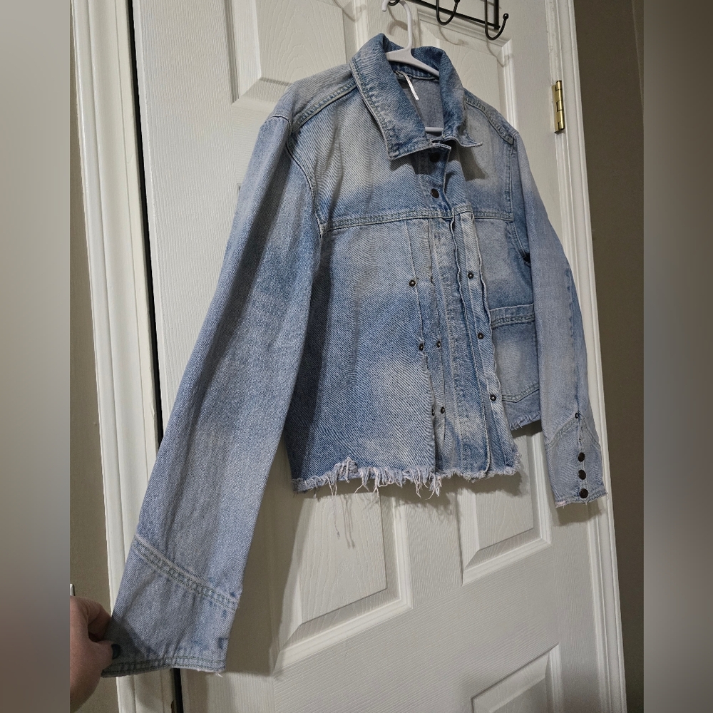 Free People Dillon Denim Jacket in Jasmine, Oversized/Boxy Fit, Frayed Hem, EUC! - Picture 3 of 16